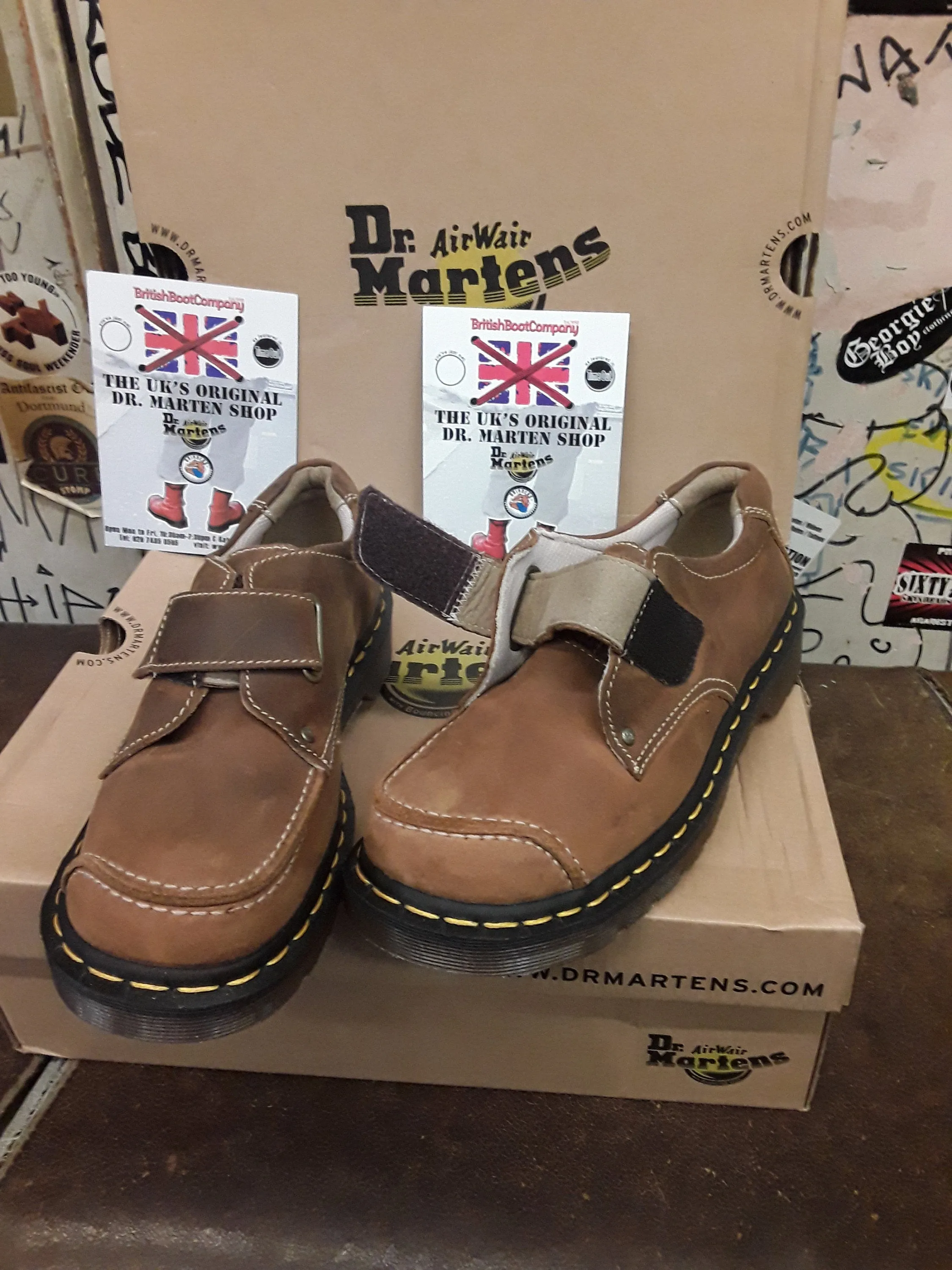 Dr Martens 6p35 Tan Buckskin Velcro Strap Shoe Size 5