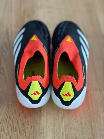 PRE LOVED ADIDAS PREDATOR LACELESS ELITE FG FOOTBALL BOOTS