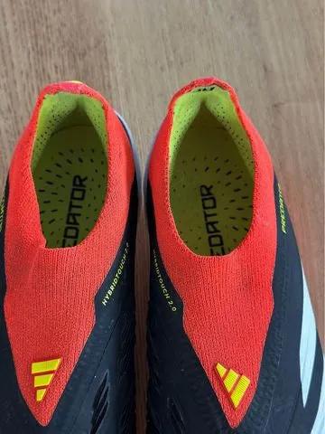 PRE LOVED ADIDAS PREDATOR LACELESS ELITE FG FOOTBALL BOOTS