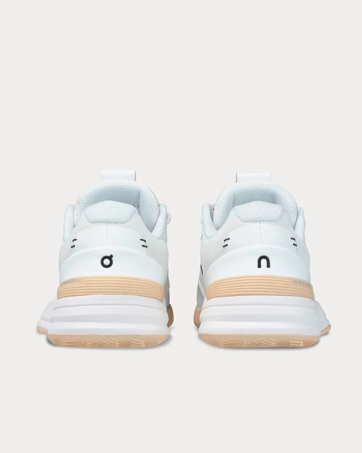 The Roger Pro Clay White / Savannah Low Top Sneakers