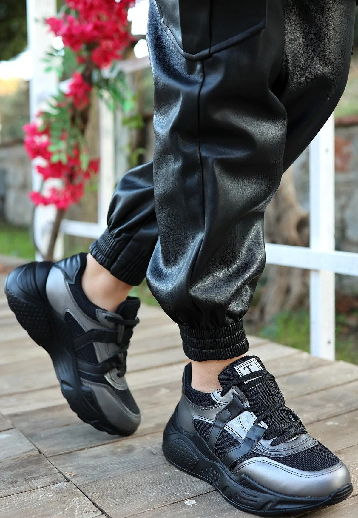 Women's Wiole Gray Skin Lace-Up Sports Shoes