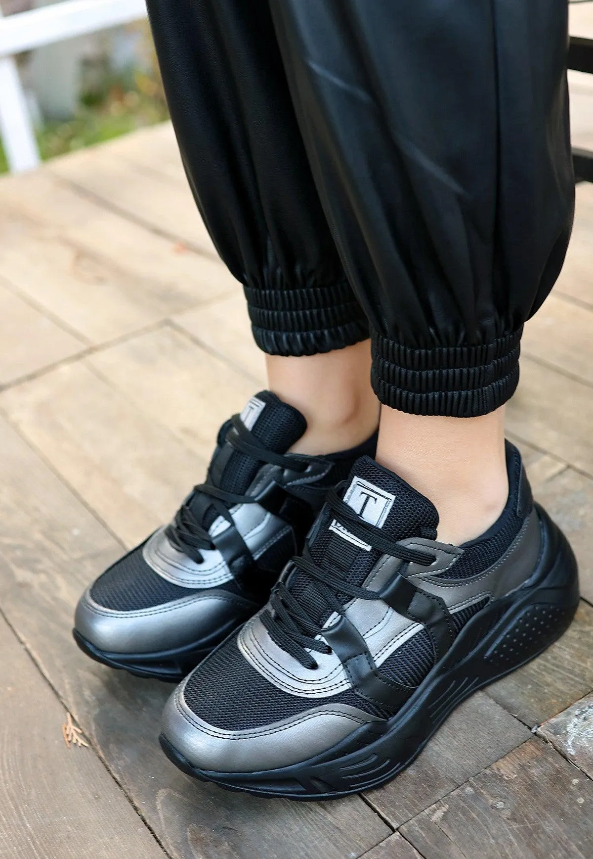 Women's Wiole Gray Skin Lace-Up Sports Shoes